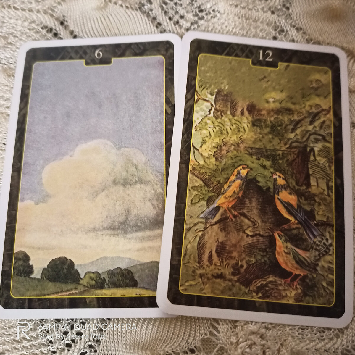 1 объект. Я загадала входную дверь. У Вас может быть что-то другое. Вы возможно, думаете, что здесь что-то есть. Но это ошибка. Подкладов или магии - нет. Есть не очень приятная энергетика. Например, если мы говорим о входных дверях, то мимо проходит очень много народу. Особенно если это квартира. Хотя и в частном секторе такое есть. Люди проходят и говорят разное о вас и вашем доме. И не всегда приятное. Кто завидует, кто недолюбливает. Кто-то переступает порог с хорошими мыслями, а кто-то нет. Здесь также может быть остаток чего-то магического, чего уже нет. В любом случае, поскольку серьезного негатива здесь нет, вы сами можете все почистить. Тут уж кто во что верит. Можете в воду для мытья добавить святой воды, можете со свечкой церковной пройтись и косяки окурить. Есть у Вас другие способы - здесь вполне применимы. Повторю магии здесь нет. Но сплетни, нехорошие разговоры, которые упираются в Вашу дверь есть. Может Вы ставили защиту на дом и теперь все бьется о дверной косяк, а может убрали какую-то находку и осталось "послевкусие". Тут уж смотрите сами, но почистить её не мешает.