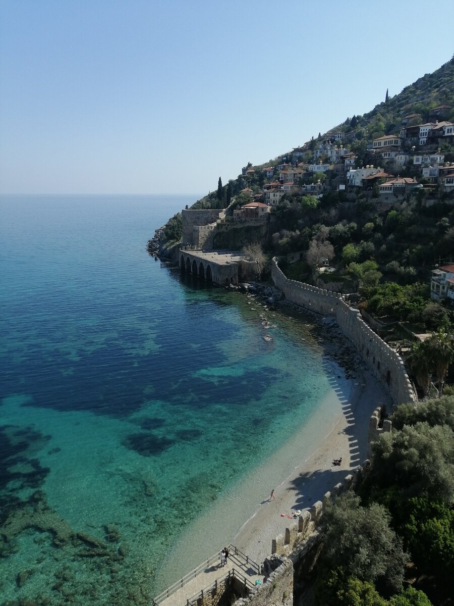 Аланийская крепость в Турции. Судоверфь, красная башня. Март 2021г.