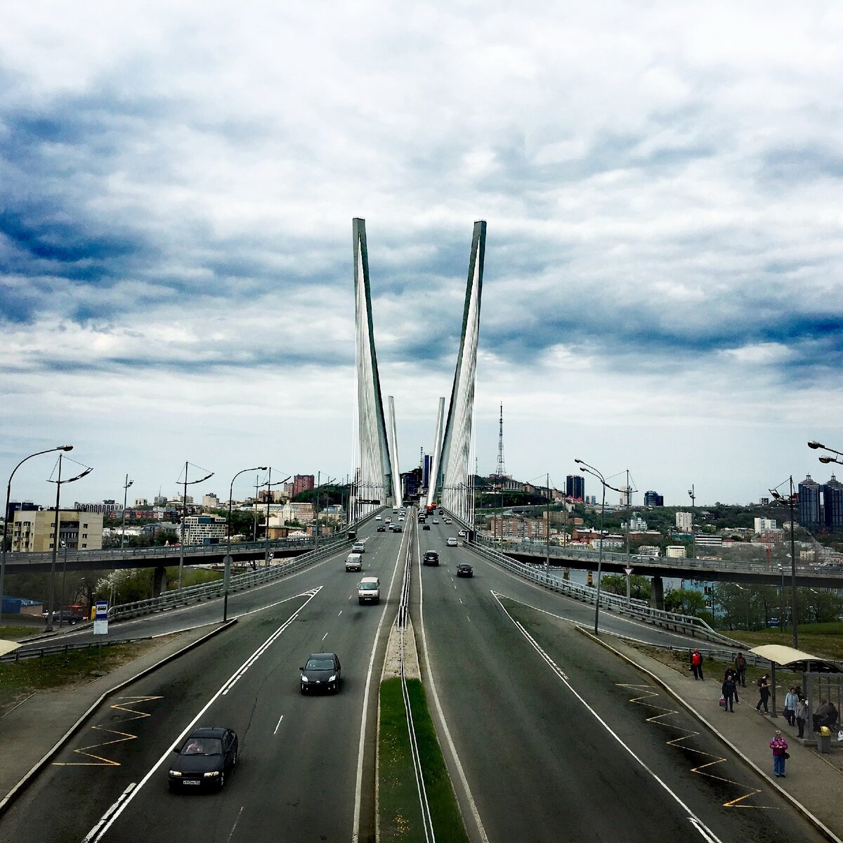 Мост через бухту Золотой Рог