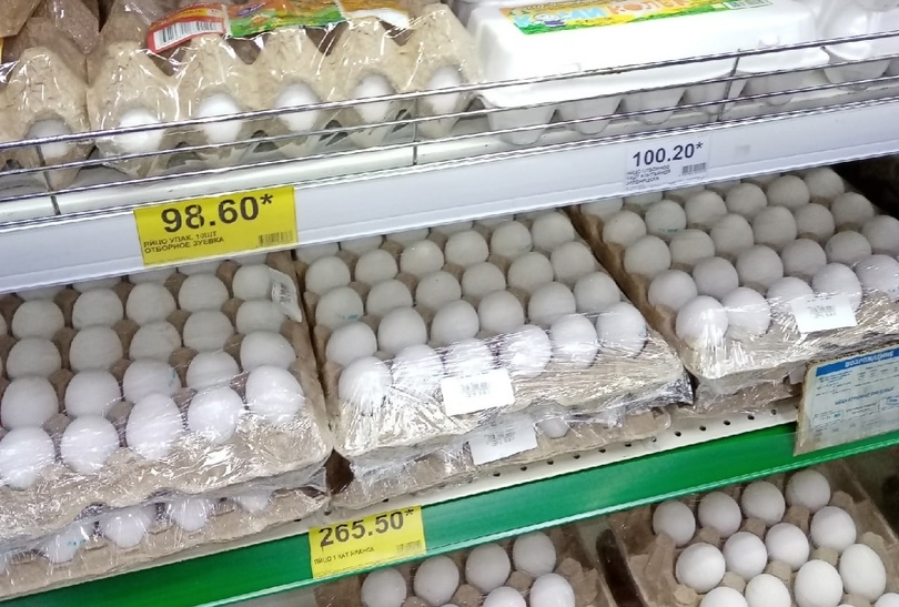 У родителей домашние куры несут коричневые яйца, а полки магазинов ломятся от белых! Какие лучше покупать и в чем разница?0
