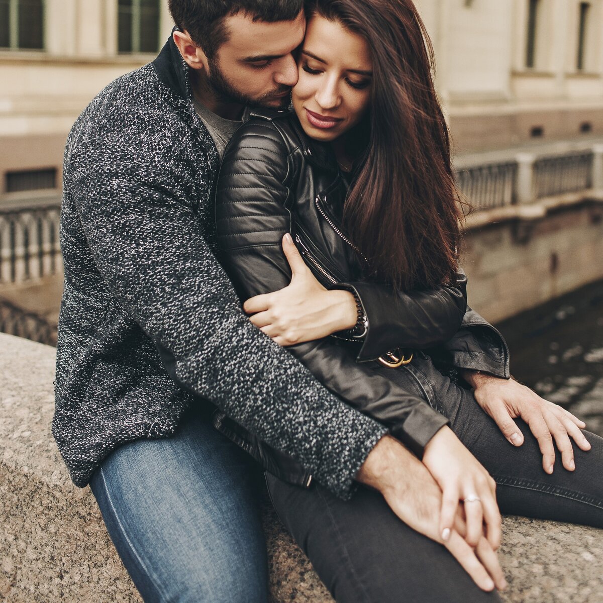 Фотосессия 2018 года. С ребятами очень круто прогулялись по городу. Эти фотографии не имеют ничего общего с историей. 