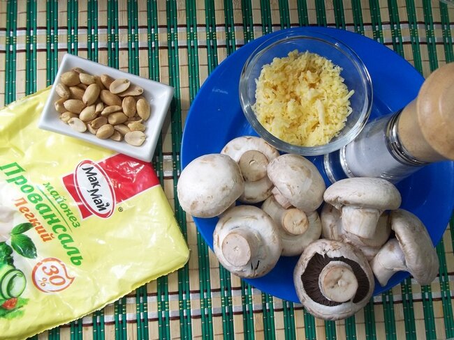 Шампиньоны на 100 грамм. Грибы 200 грамм шампиньоны. Шампиньоны на 100 грамм. Грибы шампиньоны калорийность на 100. Шампиньоны на 100 грамм.