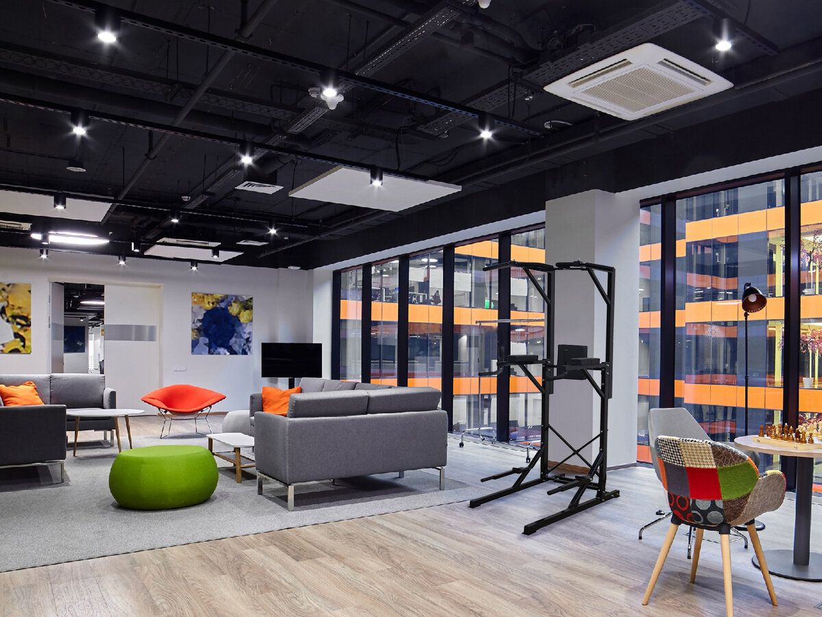 Силовая офисная стойка 3 в 1: турник, брусья, пресс Filippov Dynasty OFFICE в комнате отдыха