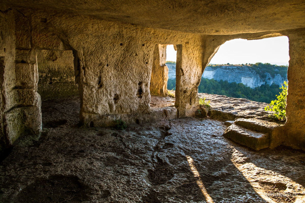 Мангуп-Кале — пещерный город построенный при Византии