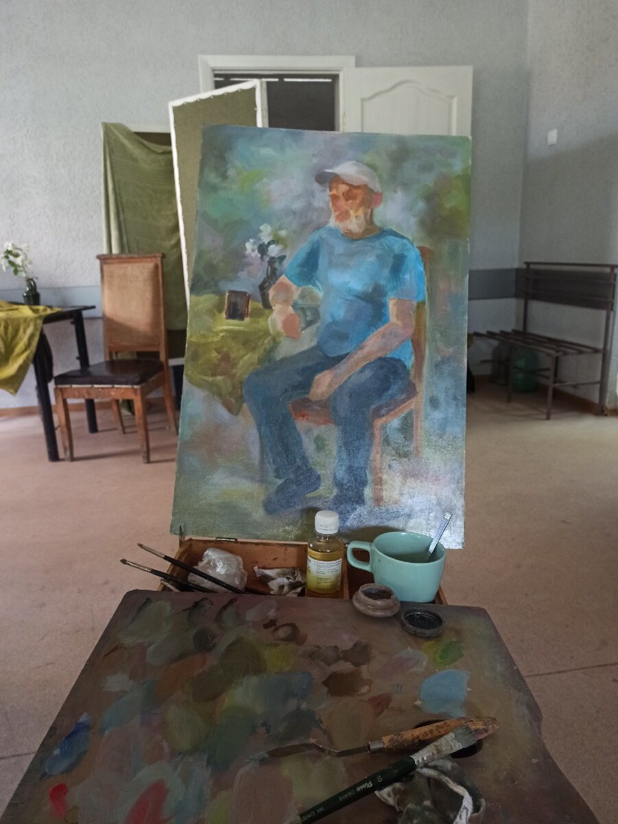 Фото автора. Процесс этюда над постановкой с фигурой человека.