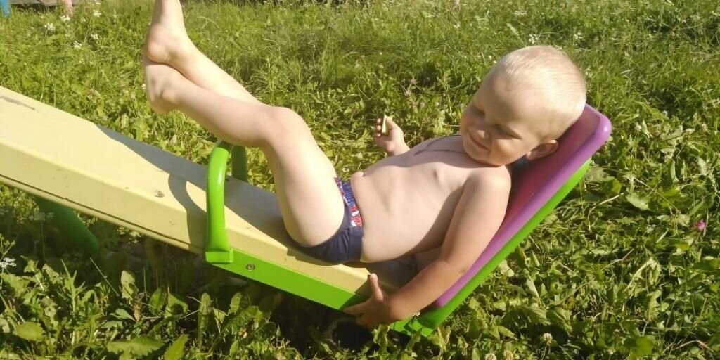 Ванёк загорает