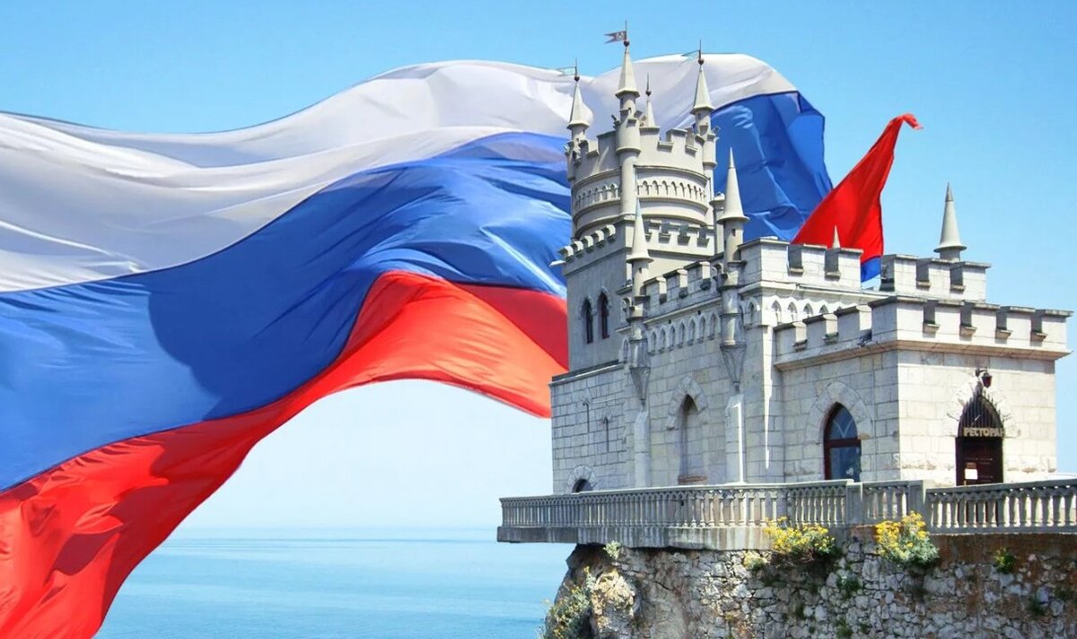Одна из достопримечательностей Крыма - Ласточкино гнездо