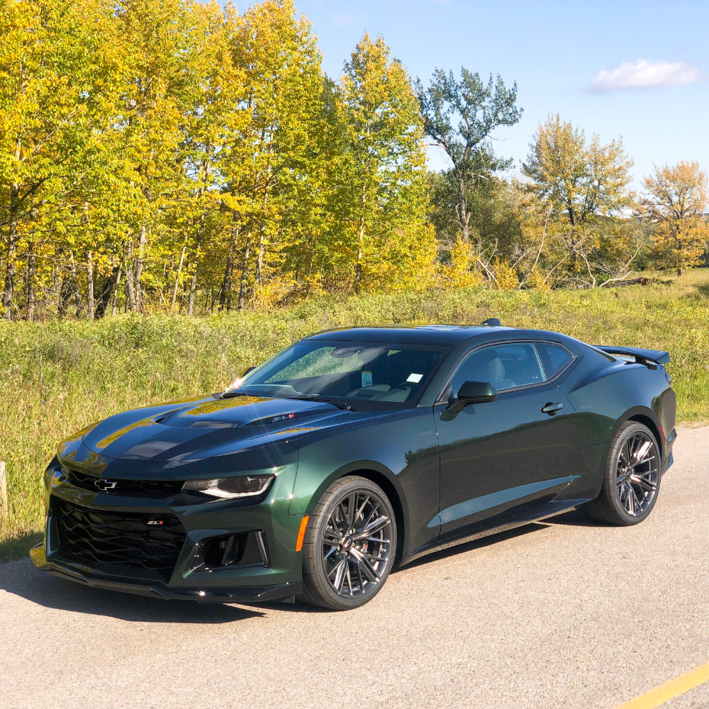 Шевроле 2021 купить. Chevrolet Camaro zl1 Green. Chevrolet Camaro SS 2020. Шевроле Камаро 2021. Chevrolet Camaro zl1 зеленый.