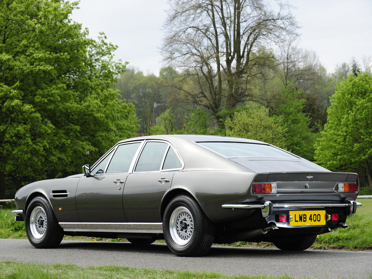 Aston Martin Lagonda v8