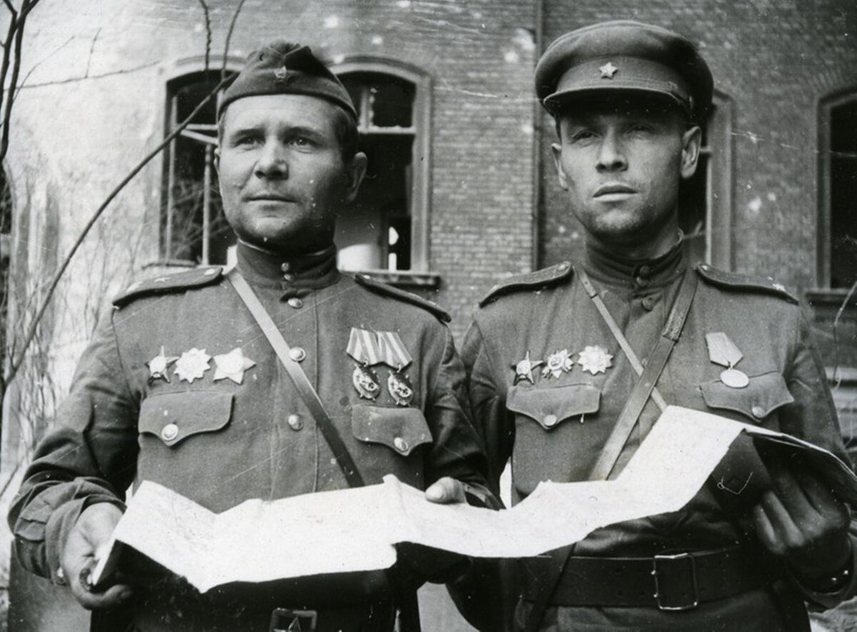 Красноармейцы в Берлине в 1945-ом году