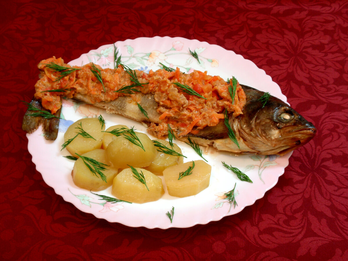 Красная рыба с грецкими орехами – кулинарный рецепт