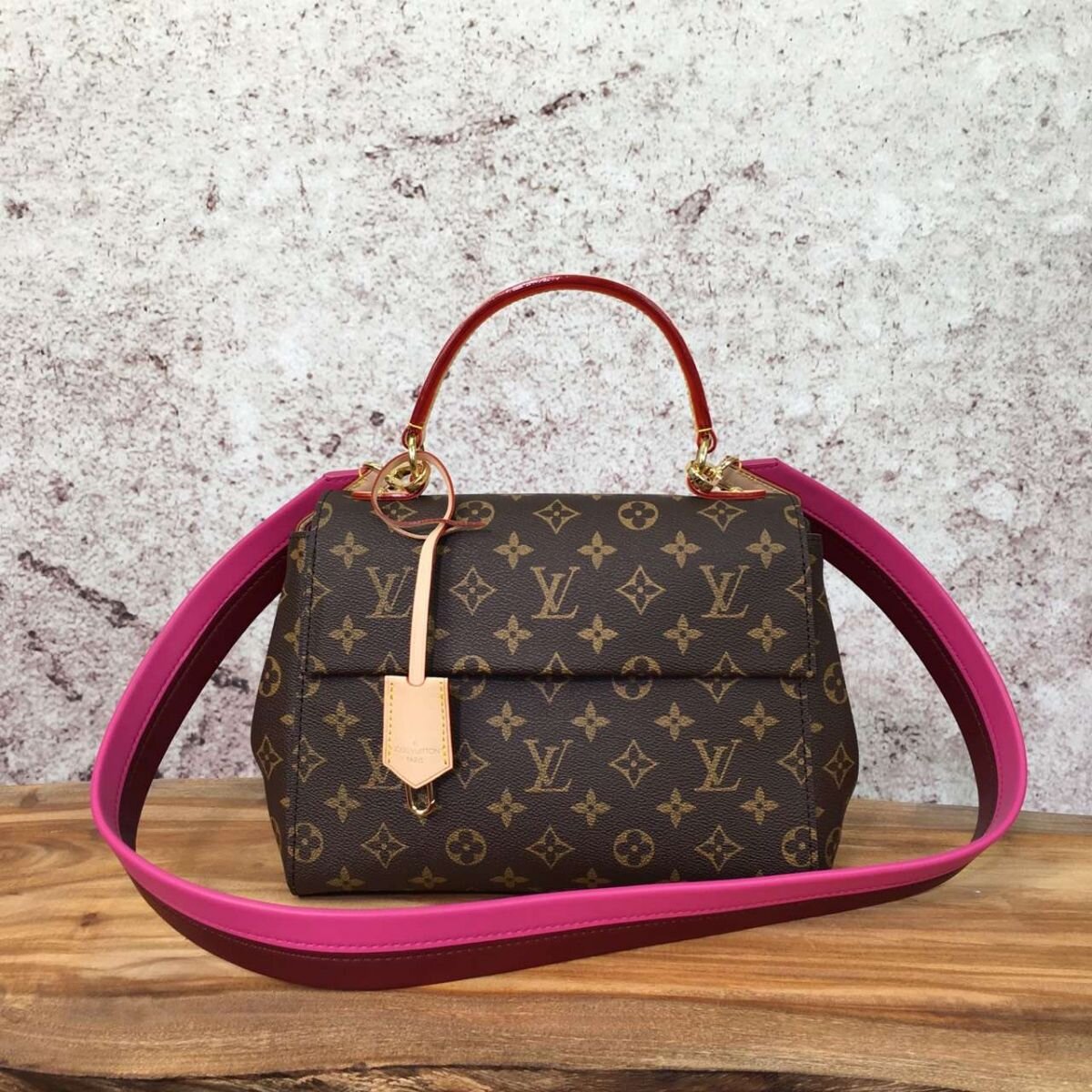 Сумка Louis Vuitton Cluny