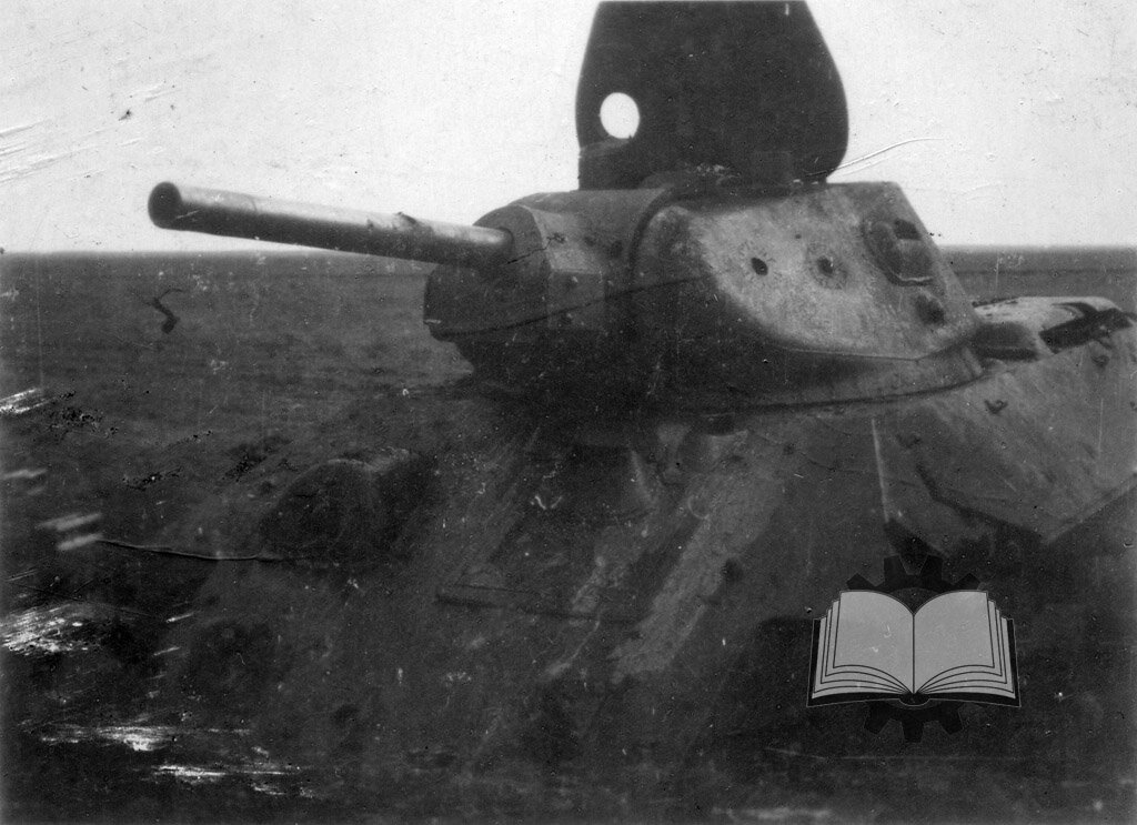 Поражения в борт снарядами калибра 37 мм не были для Т-34 редкостью.