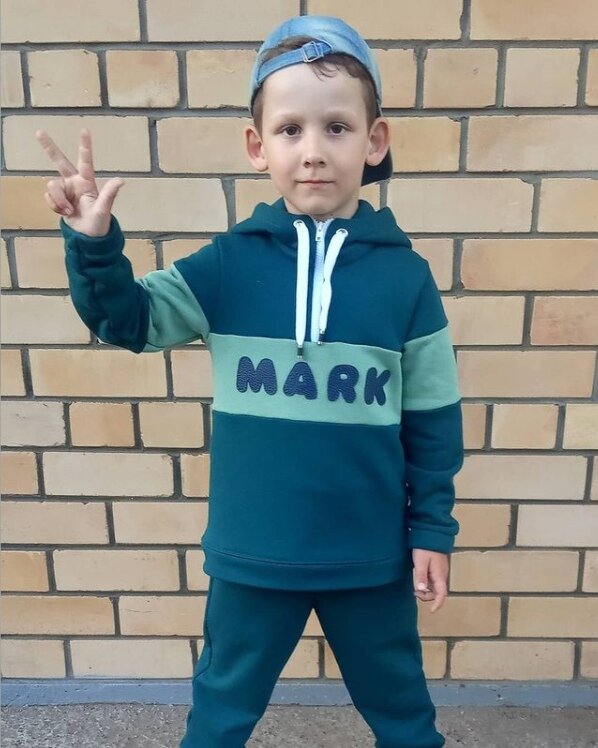 Костюм с декором из иск.кожи