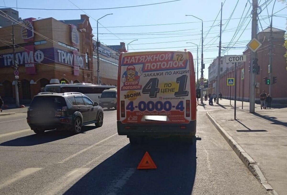    В центре Саратова возле «Триумф Молла» маршрутка сбила 13-летнего школьникаНовости Саратова и области – Сетевое издание «Репортер64»