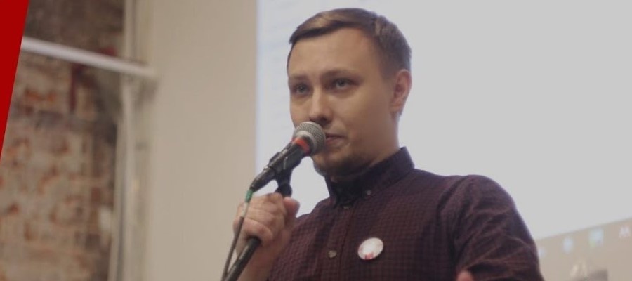 Товарищи! Вчера Мосгорсуд оставил в силе меру пресечения лидеру профсоюза «Курьер» Кириллу Украинцеву 1 месяц и 30 дней в СИЗО № 1 – «Матросская тишина». Суд не принял во внимание ни положительные характеристики Кирилла, ни ходатайства со стороны руководителей Конфедерации труда России, президента КТР Кравченко Бориса Евгеньевича и вице-президента КТР, депутата Госдумы Шеина Олега Васильевича, ни тот факт, что мать Кирилла, инвалид II группы и нуждается не только в физическом уходе, но и материальной поддержке. Кирилл является её единственным сыном и единственным кормильцем. (https://youtu.be/pAqVyzQL9FE) А мы знаем сколько в РФ получают инвалиды, и что на эти копейки прожить нельзя. Можно только умереть! 
Да, мы надеялись, что правосудие в РФ окажется гуманным и суд не станет назначать наказание несоизмеримое с проступком: ведь Кирилл Украинцев является законопослушным гражданином РФ, никогда ранее не нарушавшим закон и не привлекавшимся к уголовной ответственности. Тем не менее Московский городской суд не отменил ранее определённую максимальную меру пресечения Кириллу, несмотря на новые ходатайства в деле. В чём же состоит преступление лидера профсоюза «Курьер»? А в том, что он боролся вместе со своими товарищами за законные права трудящихся, за ТК и за Конституцию, против унижения человеческого достоинства и сверх эксплуатации, снижения расценок, штрафов и т. д. За всё то, за что борются рабочие и трудящиеся РФ и других стран. Вот только разница в том, что в западных странах за это не сажают за решётку!

Сегодня профсоюзная борьба за экономические интересы в РФ, как мы видим, подвергается давлению со стороны работодателей и со стороны власти. Лидеры профсоюзного движения преследуются и получают реальные сроки.

Товарищи, мы должны поддержать Кирилла Украинцева, сплотив наши ряды и требовать его освобождения! Потому что он не преступник, ни убийца, ни маньяк, ни террорист, ни вор. Он пожертвовал своим благополучием и свободой ради своих товарищей, ради нас всех, показав, что мы можем и должны бороться. Свобода не даётся даром, она добывается в борьбе! Только помогая друг другу, выступая один за всех и все за одного, мы добьёмся улучшений условий труда, сокращения рабочего дня до 6 часов, повышения зарплаты, отмены штрафов и т. д. В единении наша сила!

Объединяйтесь в профсоюзы, поддерживайте своих лидеров и товарищей, которые выходят на забастовки. Присоединяйтесь к ним и выходите на забастовки солидарности!

Свободу нашему товарищу Кириллу Украинцеву, лидеру профсоюза «Курьер»!
Смелее на борьбу за свои права и свободу!

РОО «ВПЕРЁД!»