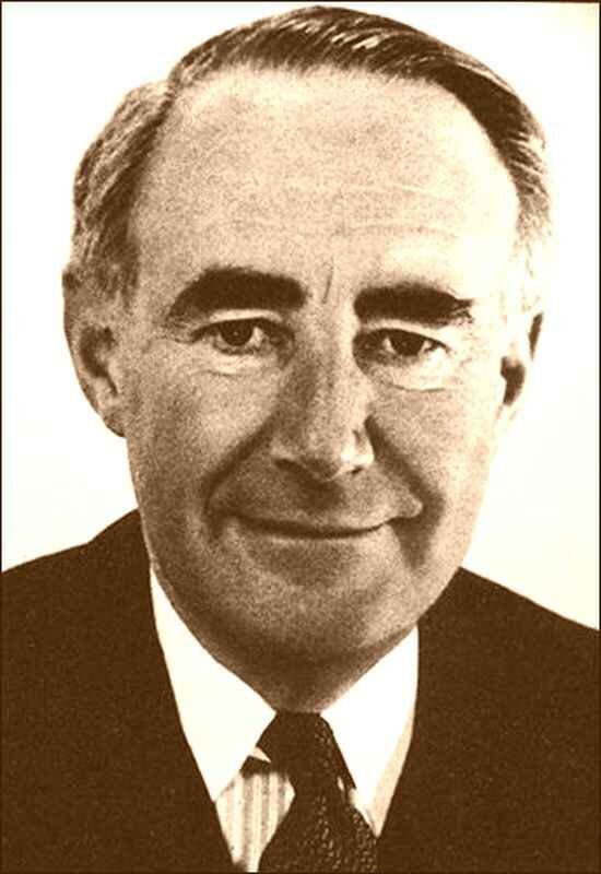 Сэр Роджер Холлис*