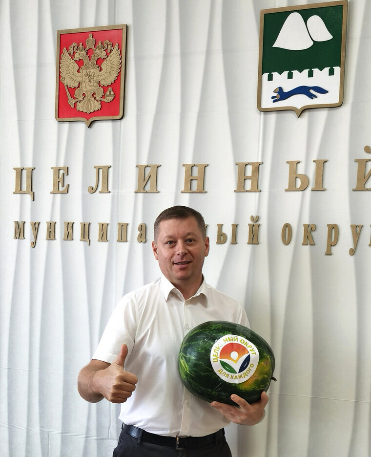    Глава Целинного округа гордится местными сладкими арбузами