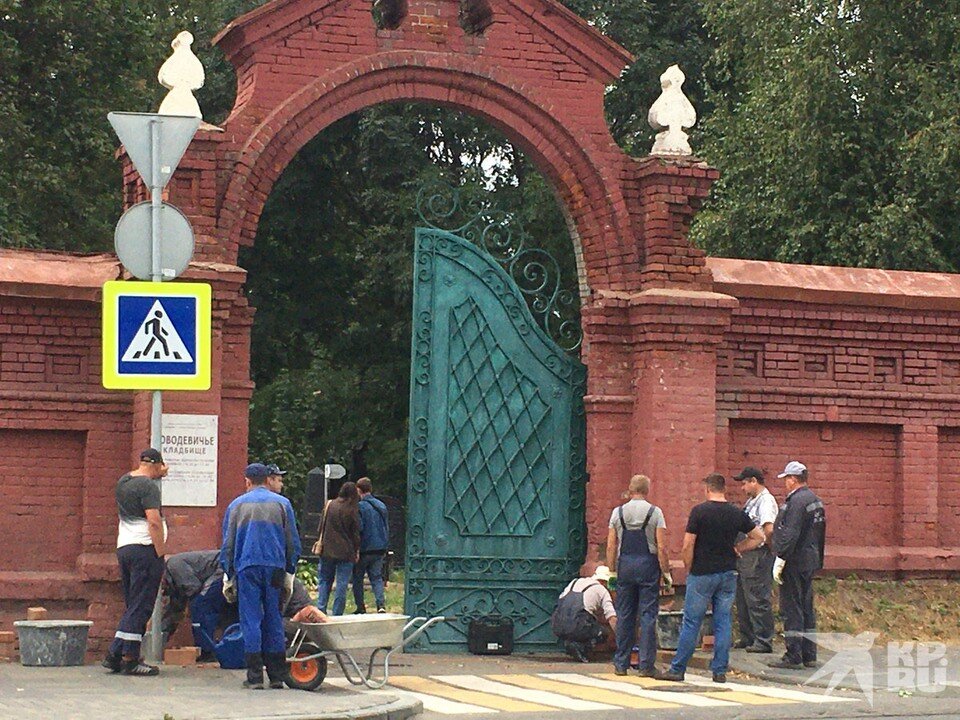     В Москве на Новодевичьем кладбище идет активная подготовка к похоронам экс-президента СССР Михаила Горбачева. Александр БОЙКО