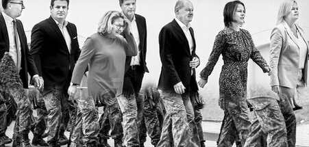 Из статьи iunge Welt о милитаризации Германии. Если там будет что-то с экономикой, хоть отдаленно похожее на Веймарскую республику, то вот они, будущие спасители немецкого народа. Опять?!