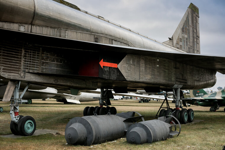    Проверить все объекты на Украине, где создается «грязная бомба» невозможно, заявил Михаил Ульянов