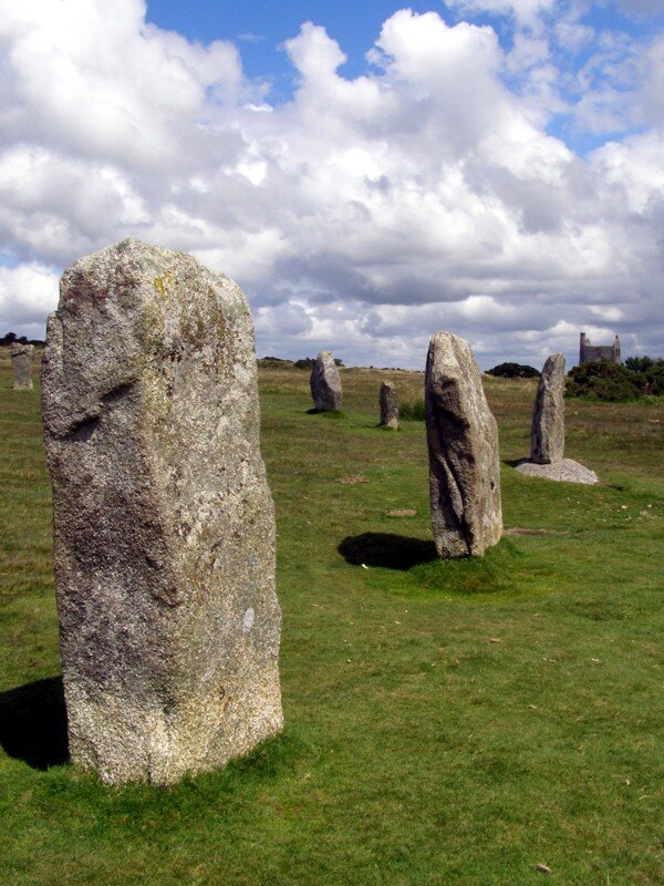 Камень королей. Каменные круги в Европе. The hurlers. Evilin Stone. A Stone circle is just what the name suggests a Group of Stones.