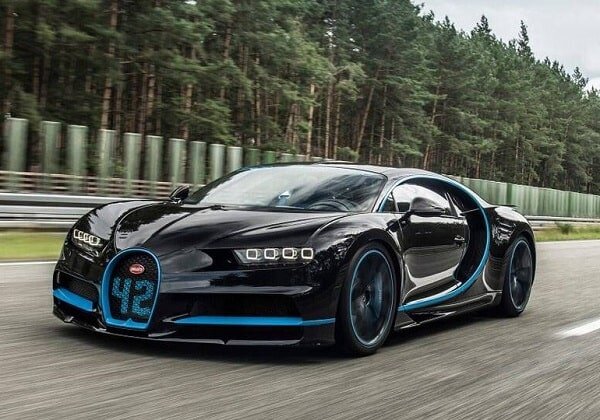 
Гиперкар является преемником Bugatti Veyron, который был признан «Автомобилем десятилетия» по версии Top Gear. Французская компания, входящая в концерн Фольксваген, представила свое новое детище в 2016 году. Модель назвали в память о гонщике Луи Широне, который защищал честь бренда до 1958 года.