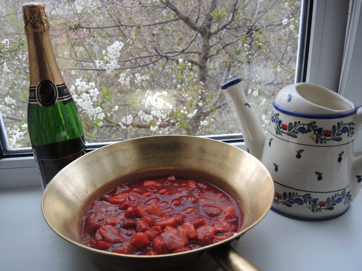 Для этого варенья вам потребуется всего лишь фужер  игристого вина остальное ...