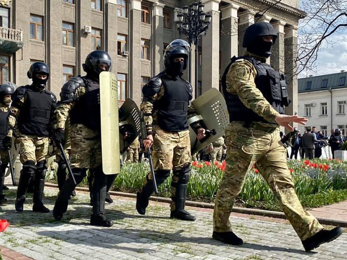 Позднее массовые сообщения негативного характера в адрес властей страны были удалены.