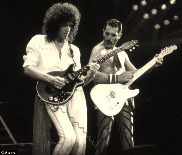 Брайан Мэй и Фредди Меркьюри.