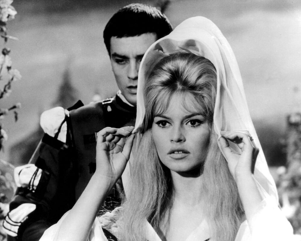 Брижит Бардо и Ален Делон. Кадр из фильма