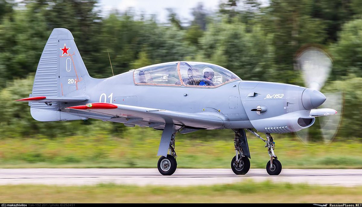 Як-152 на взлётной полосе (источник: Яндекс картинки) .