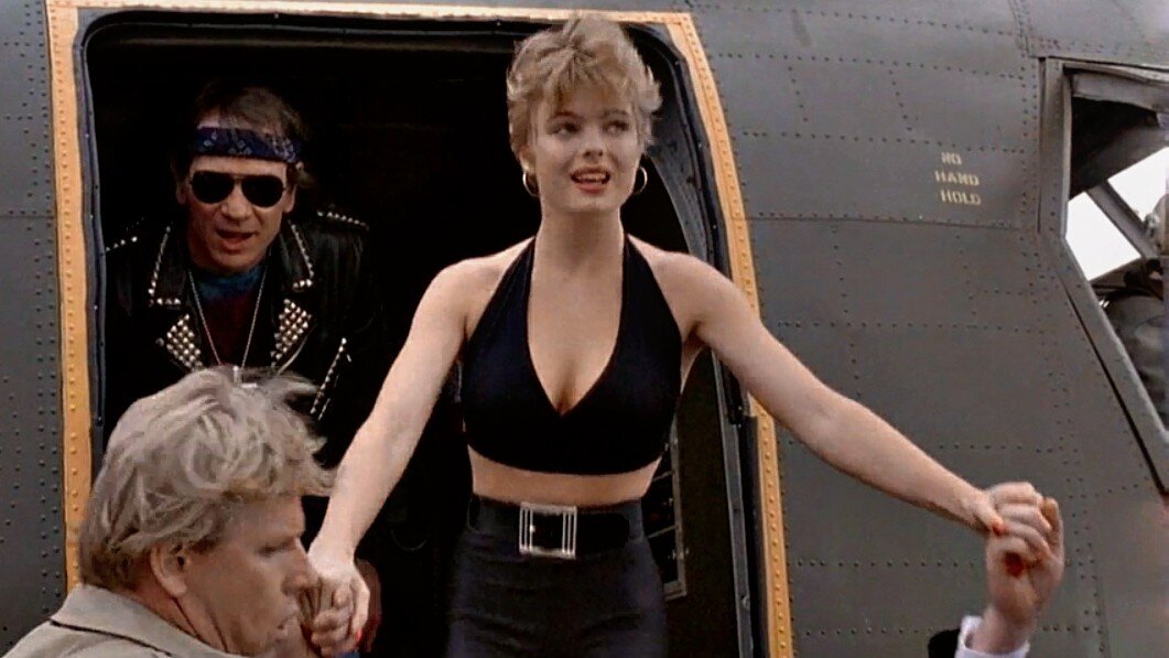 жена в осаде. в осаде 1992 эрика элениак. эрика элениак 1992. эрика элениак в осаде. Erika eleniak в осаде (under siege).