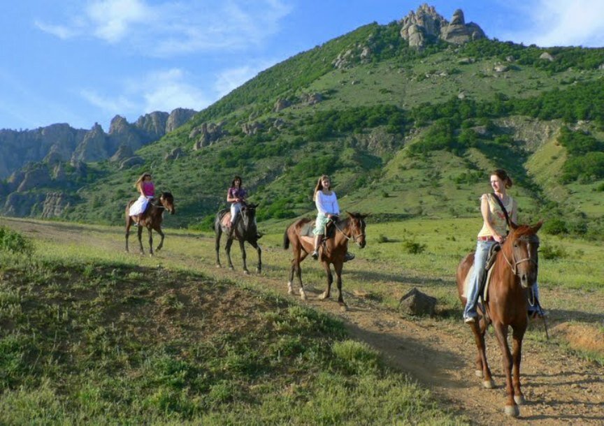 Конная прогулка на лошадях в Крыму