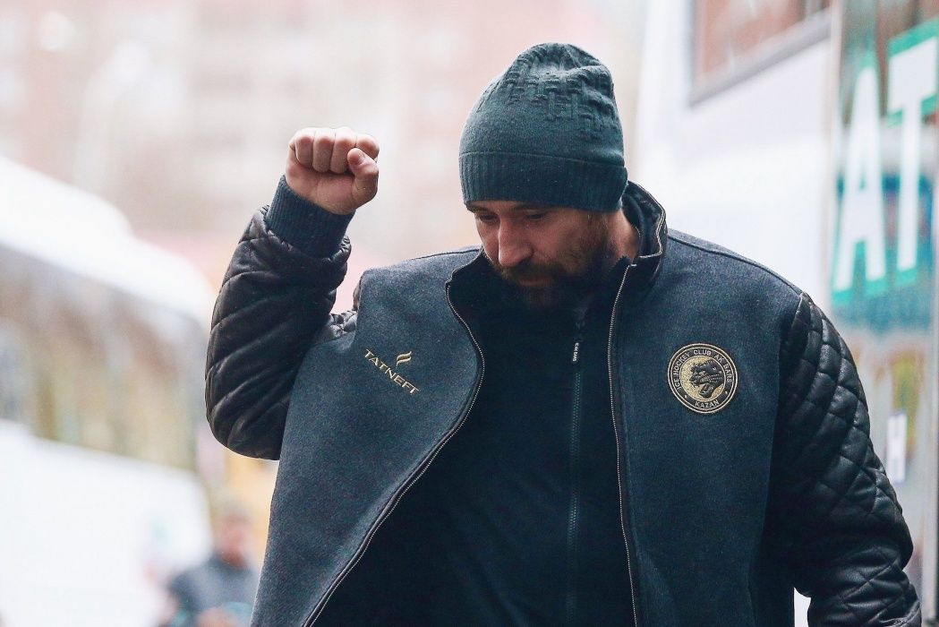 Хоккейный агент Юрий Николаев, представляющий интересы защитника «Ак Барса» Андрея Педана и капитана казанского клуба Даниса Зарипова, заявил, что его клиенты близки к подписанию новых контрактов.