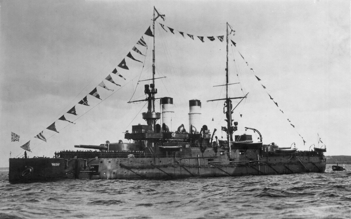 Эскадренный броненосец "Сисой Великий" перед уходом в последнее плавание. 1904 г.