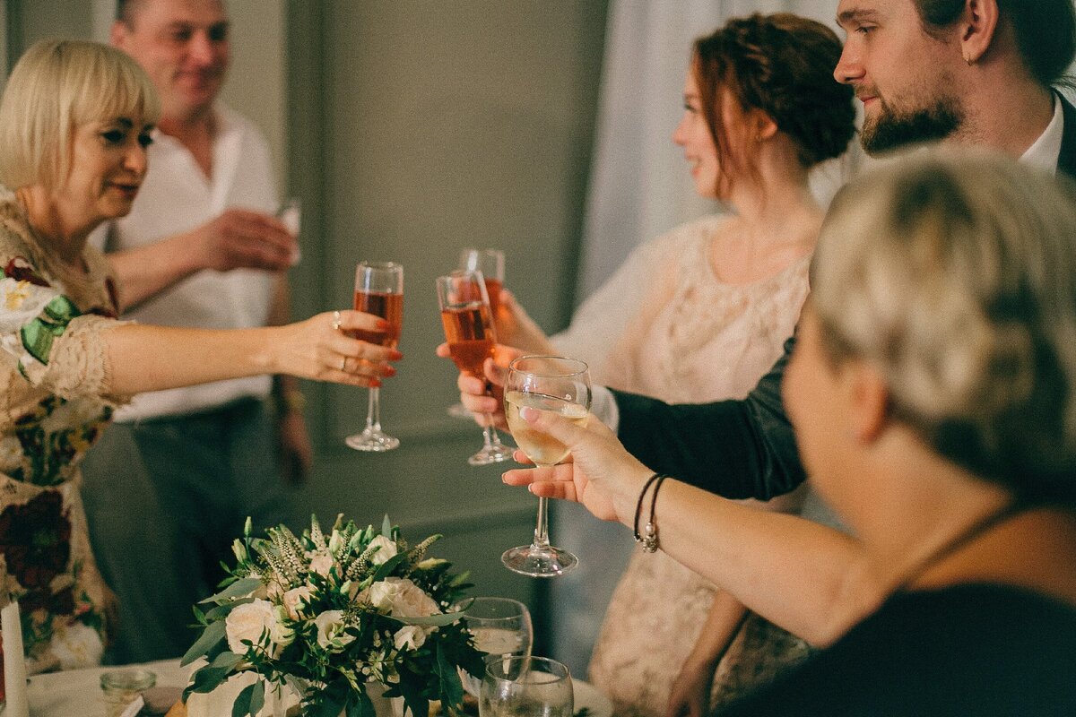 Координатор на свадьбе контролирует все нюансы