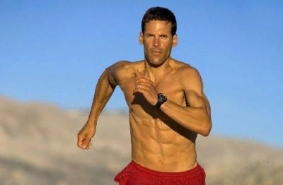  Дин Карназес это американец, которому 42 года. Он является владельцем фирмы, которая производит здоровое питание и он первый в мире человек, который без остановки пробежал 560 километров.