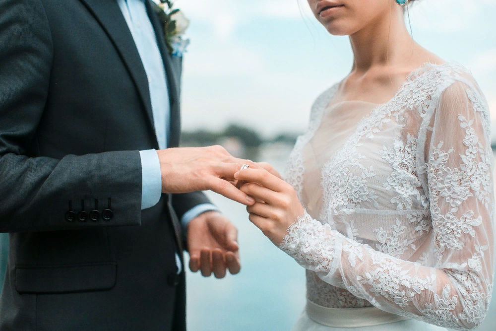 приметы про обручальные кольца (фото fineartphotos.ru)