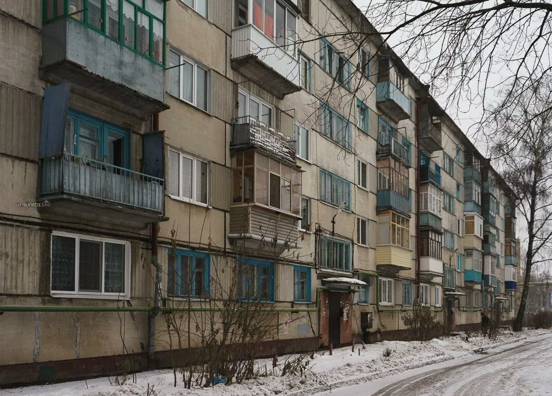 "Веселый" и "ободряющий" внешний вид советской панельки.