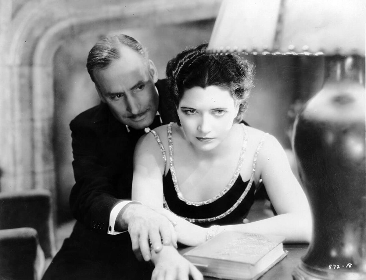 Кэй Фрэнсис в начале 1930-х годов была самой высокооплачиваемой актрисой Голливуда. Была звездой студии Уорнер Бразерс. Кадр из фильма "Guilty Hands", 1931 г.