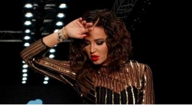 Ходят слухи, что Ольга Бузова собирается замуж за блогера Давида Манукяна. Однако ради создания семьи звезде скандально известного телепроекта "Дом-2" придется сделать тяжелый выбор.Впрочем, по словам эксперта, через какое-то время Ольга Бузова объявится после недолгого исчезновения. Янко настаивает на том, что звезде "Дома-2" следует уделить время семье. "Если она этого не сделает, то ее постигнет та же участь, что и в первом браке", – пригрозила ясновидящая.По ее словам, у Ольги Бузовой должны родиться двое детей. "Несмотря на ее образ жизни, Ольга будет прекрасной матерью", – заявила Янко. А еще женщина посоветовала Ольге Бузовой не "распыляться", а выбрать одну отрасль в работе. "Карты показывают, что если она будет хвататься за все и быть, так сказать, "бальзамом и кондиционером в одном флаконе", ее постигнет ряд неудач и разочарований", – объяснил экстрасенс.