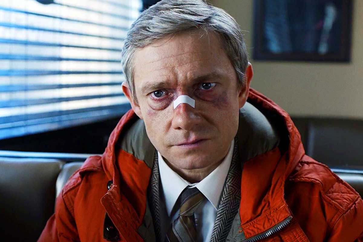 Кадр из сериала, на кадре актер Мартин Фримен