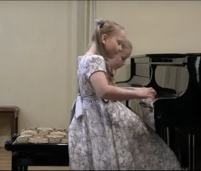 Две звезды конкурса "Остров радости"