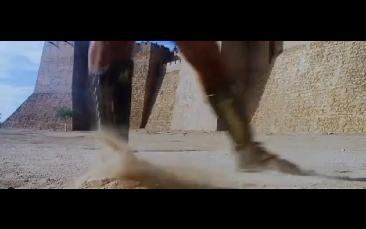 Гектор падает о камень... И это начало второго поединка, на удачу...