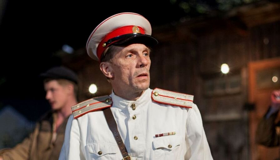 В сериале "Черная кошка"