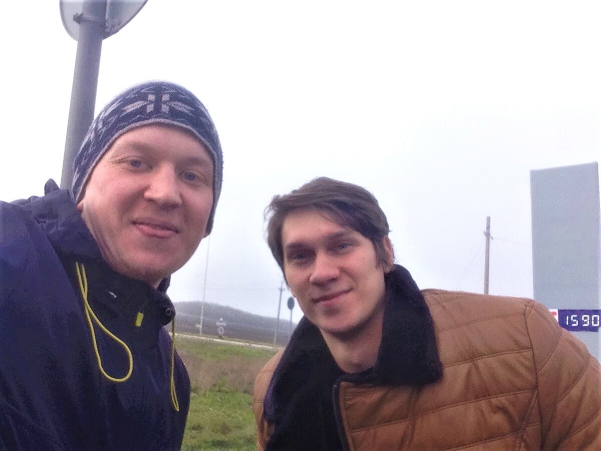 Автор данный статьи(слева) и подписчик из моего паблика в ВК Лёха. 