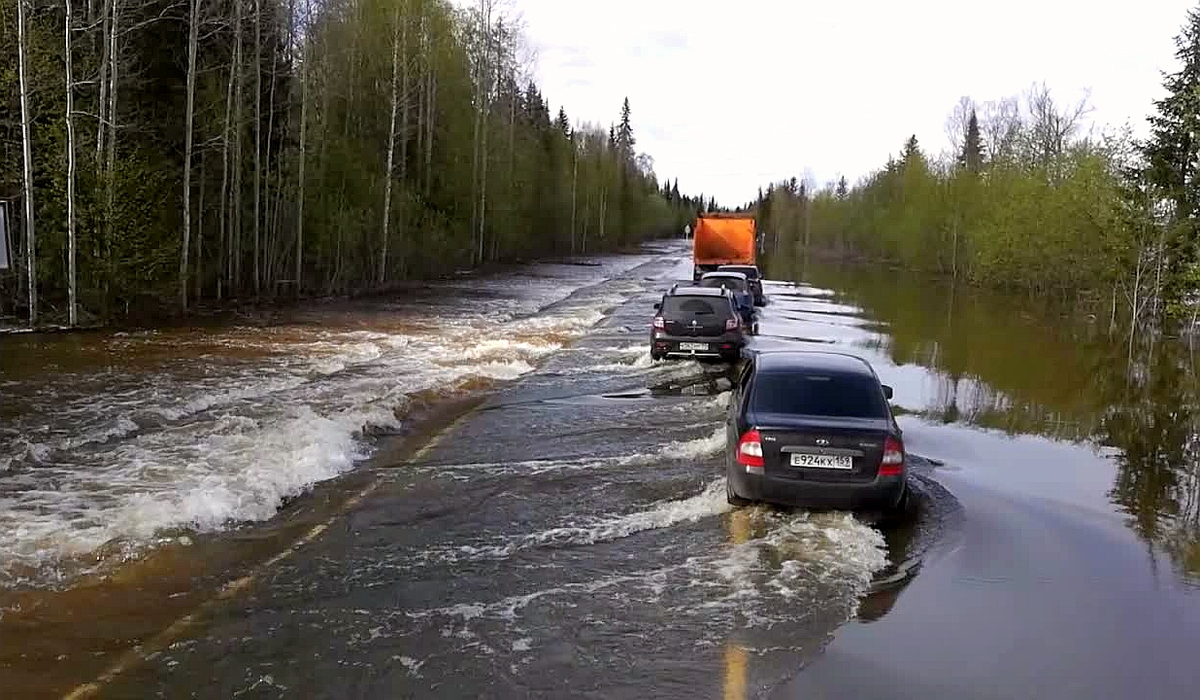 Уровень воды в гайнах на сегодня. Чердынь Соликамск паводок. Дорога Чердынь Соликамск. Наводнения в Пермском крае. Половодье в Пермском крае.