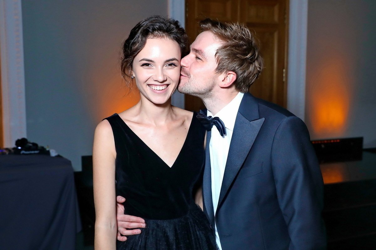 Источник фото: https://www.kakprosto.ru/kak-982603-akter-aleksandr-petrov-biografiya-filmografiya-lichnaya-zhizn-interesnye-fakty