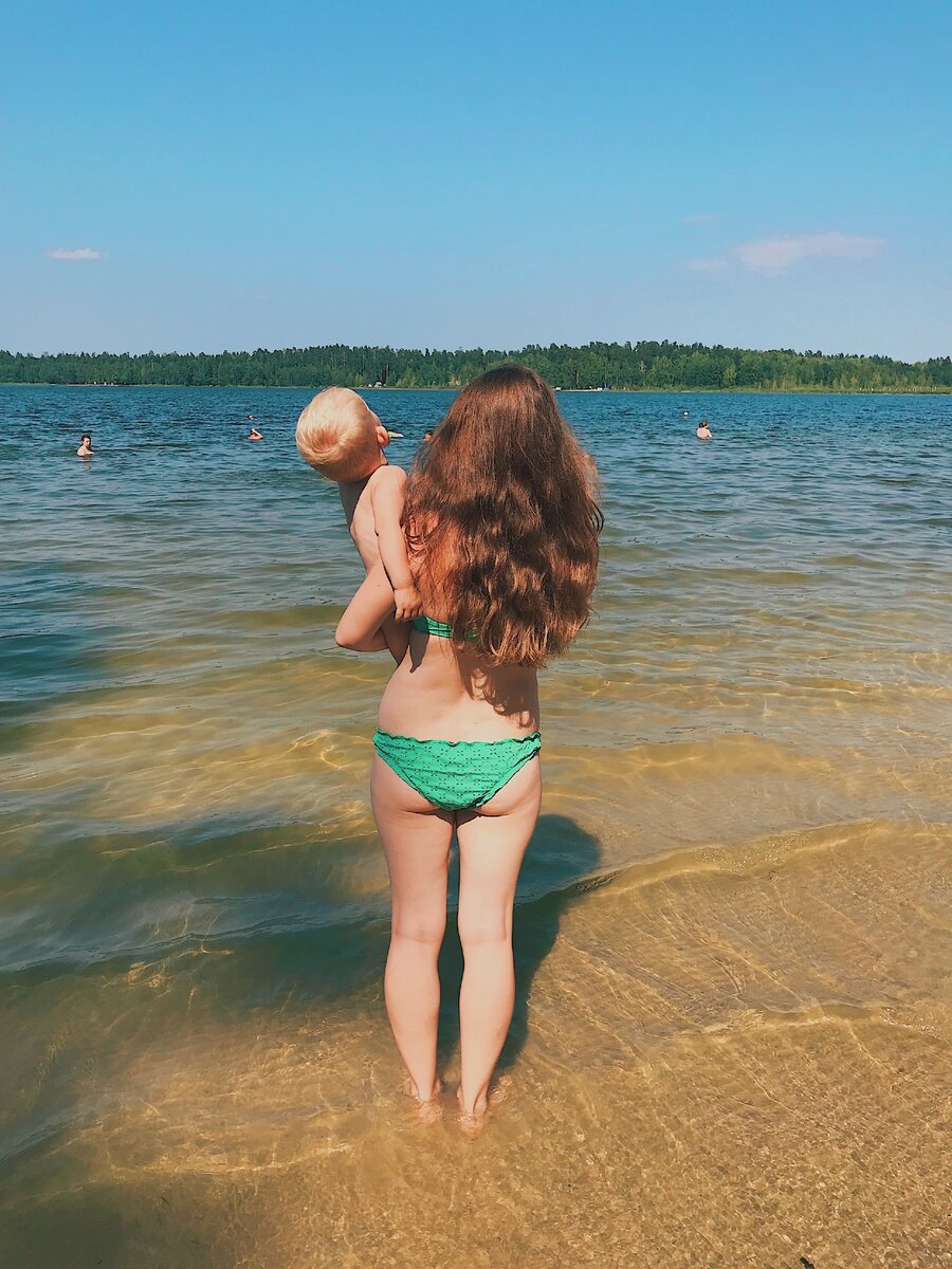 Глаз покраснел. С того дня у меня есть только фото со спины.